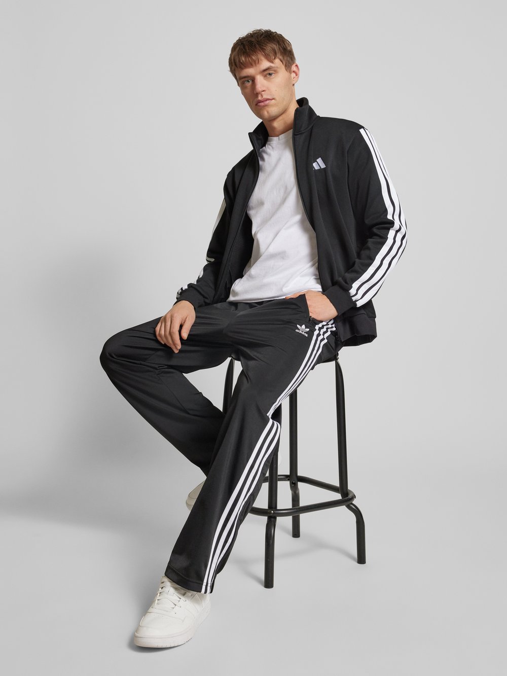 

Толстовка с этикеткой ADIDAS SPORTSWEAR, черный