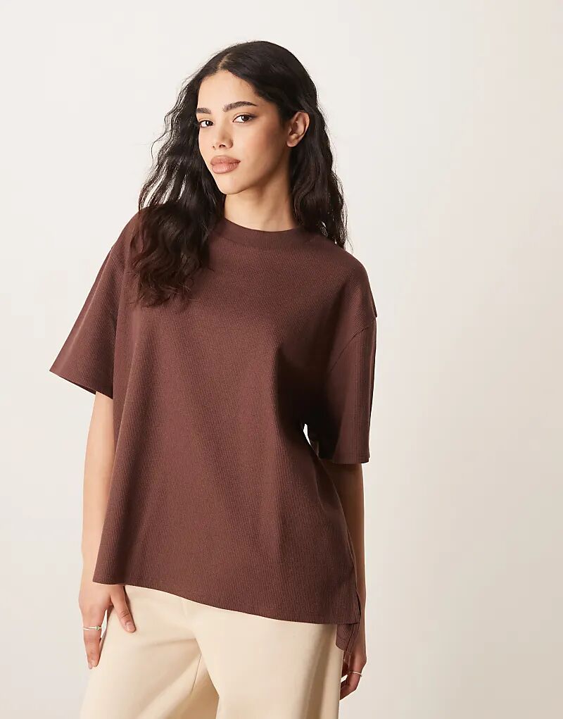 

Футболка ASOS DESIGN свободного кроя с разрезами по бокам вафельного цвета шоколадного цвета