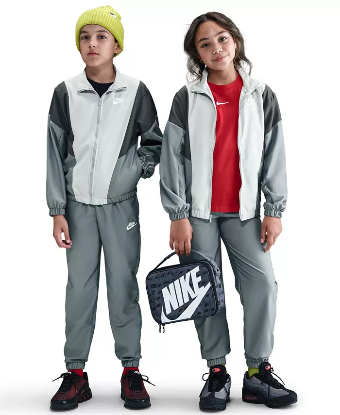 

Спортивный костюм Big Kids из двух предметов Nike, серый
