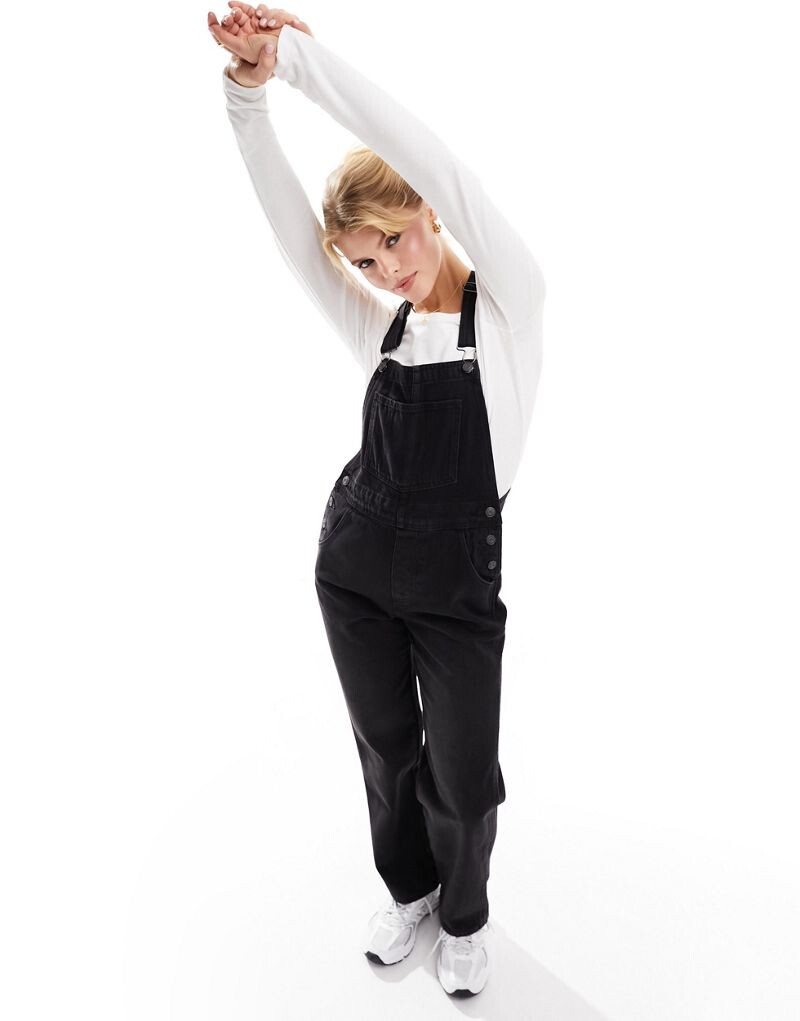 

Черный джинсовый комбинезон ASOS DESIGN