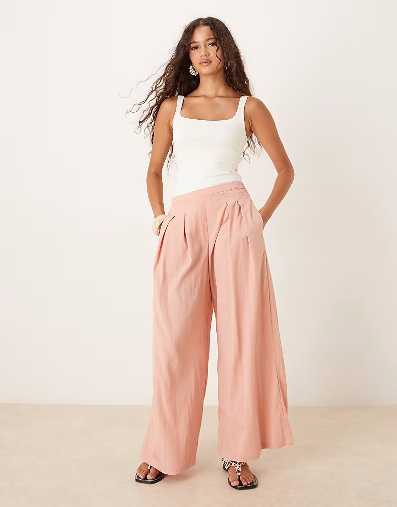 

Легкие брюки широкого кроя нежно-розового цвета Mango
