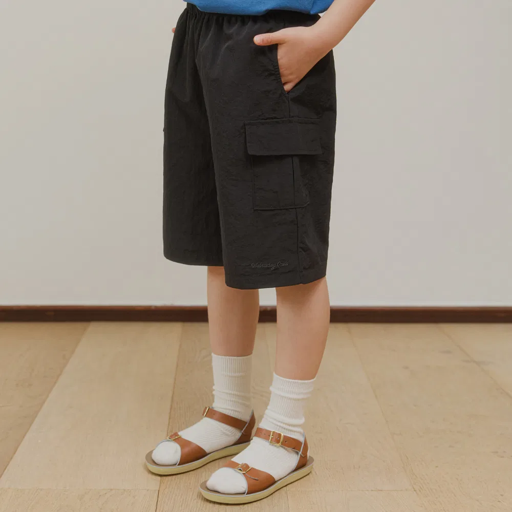 Детские шорты Stone Cargo Pocket Banding чёрного цвета от Wednesdayoasis Kids