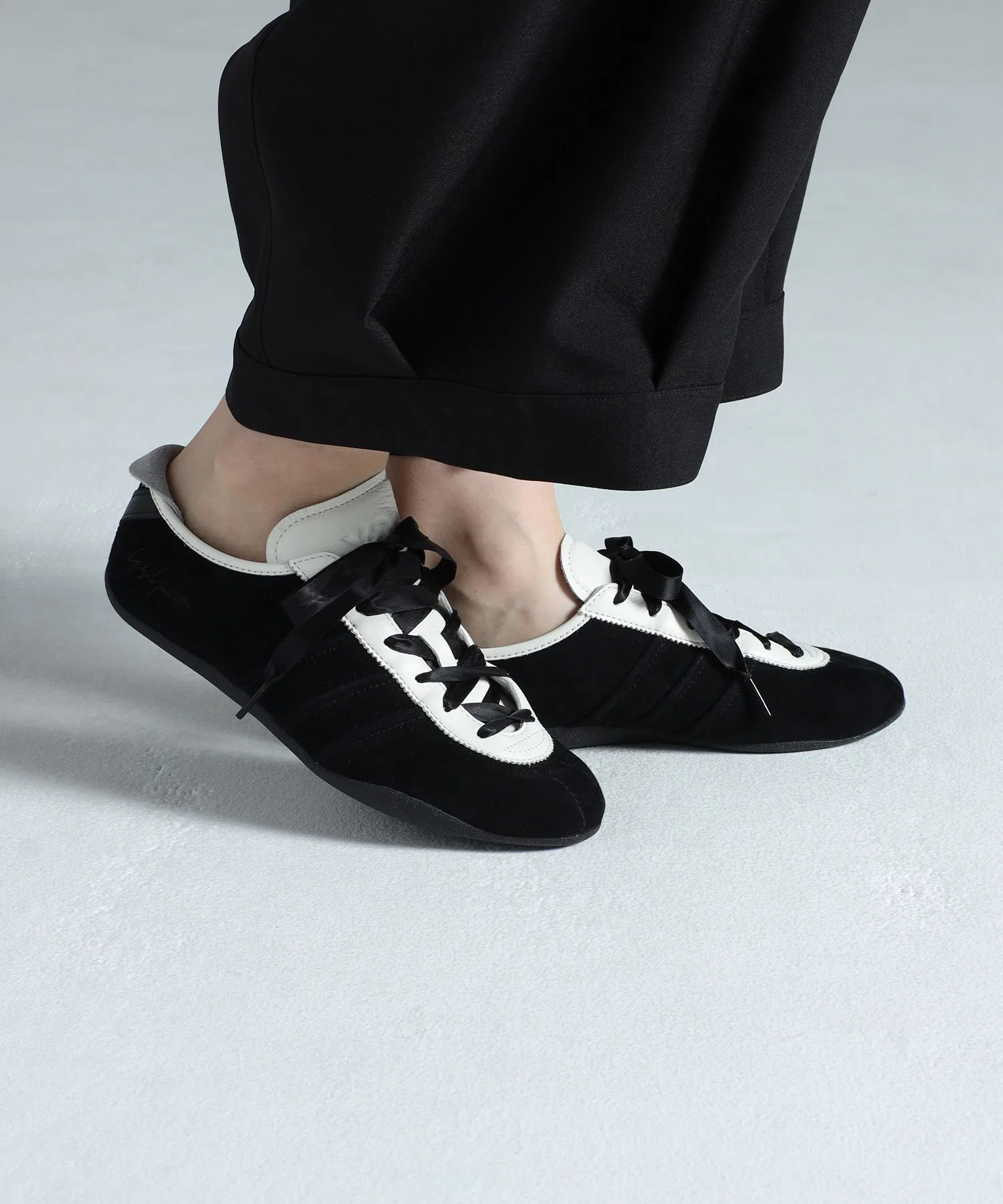Унисекс кроссовки из замши Y-3 TOKYO с логотипом бренда чёрно-белые — фото 4