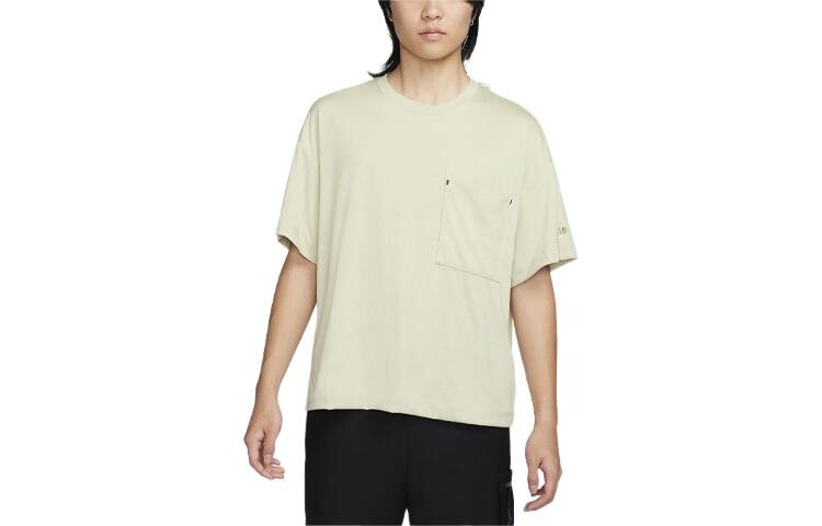 

Футболка мужская SPORTSWEAR TECH PACK оливкового цвета Nike, оливковый