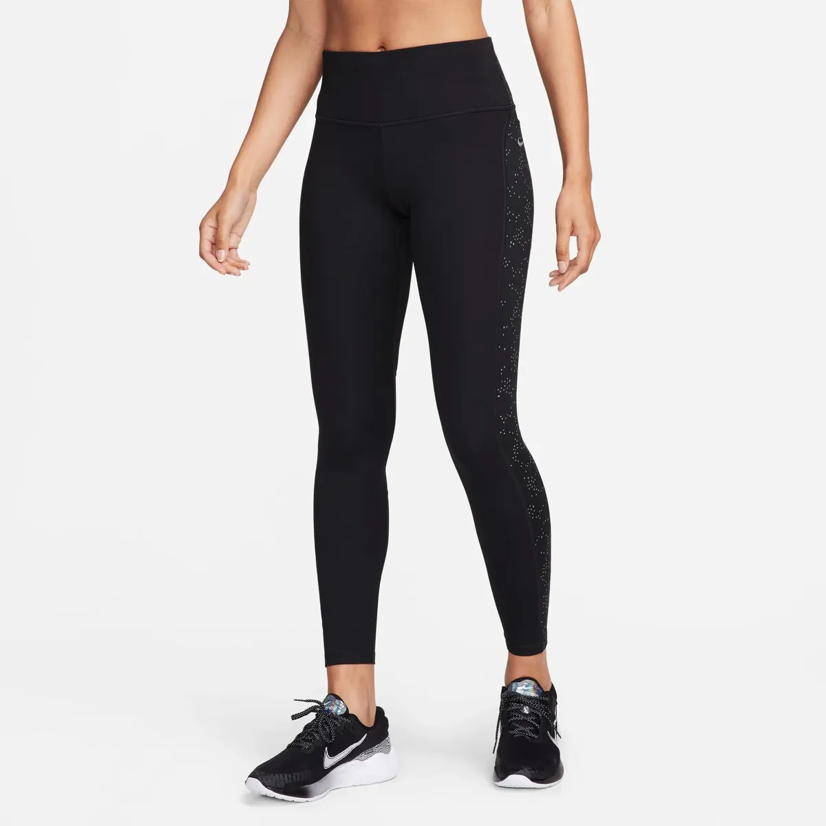 

Брюки для бега Nike "FAST WOMEN'S MID-RISE / LEGGING", черный