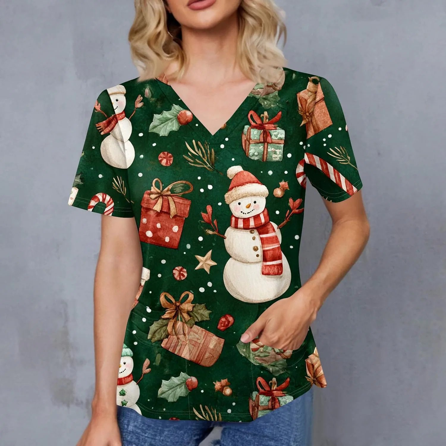 Медицинский топ с V-образным вырезом, Christmas Printed, 1-dark Green — фото 2