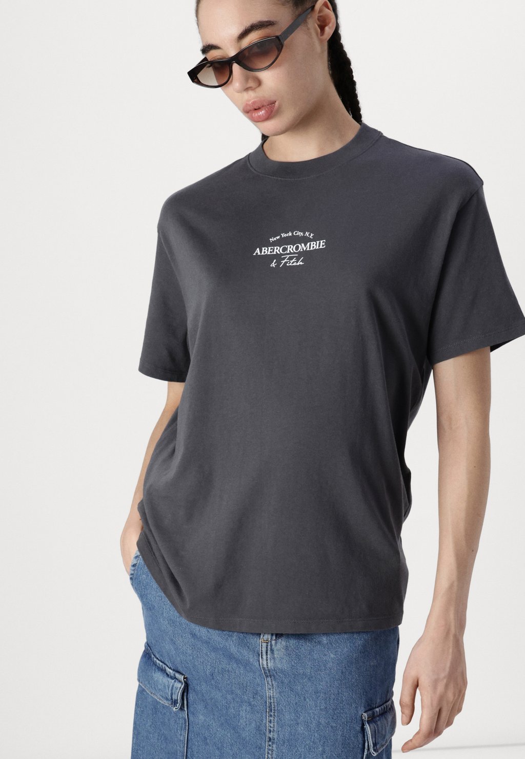 

Базовая футболка LOGO TEE Abercrombie & Fitch, черный