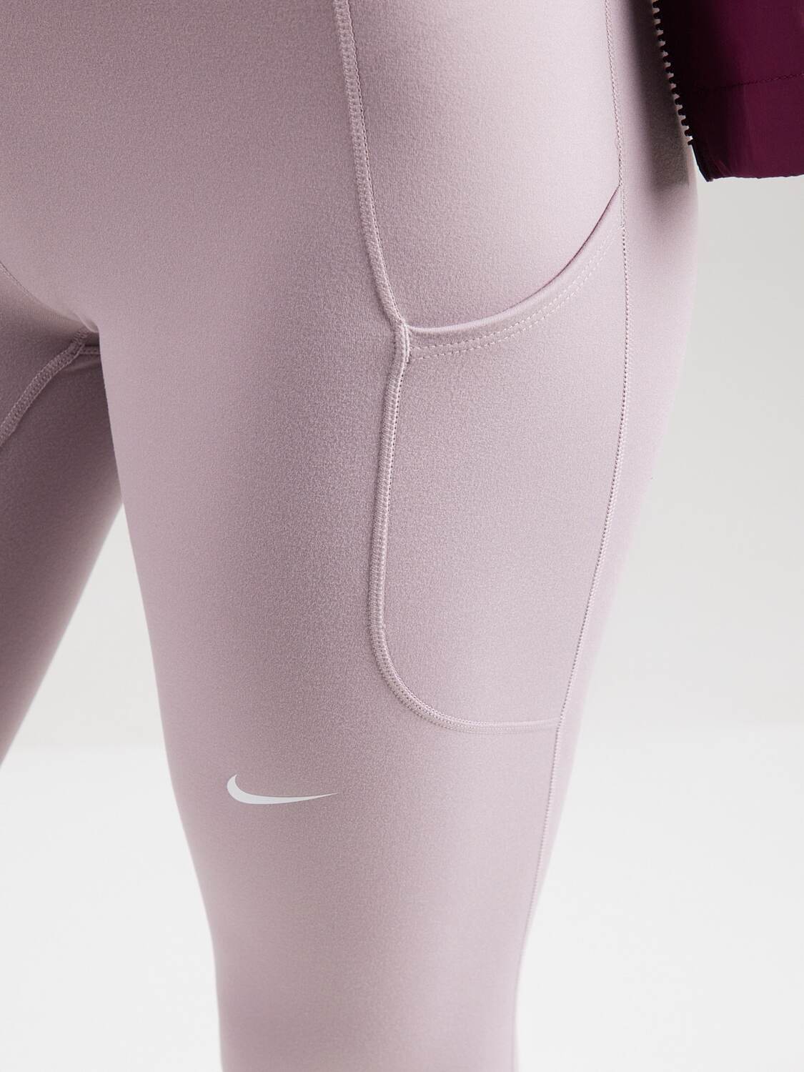 NIKE Узкие спортивные брюки 'ONE' в цвете Lilac — фото 2
