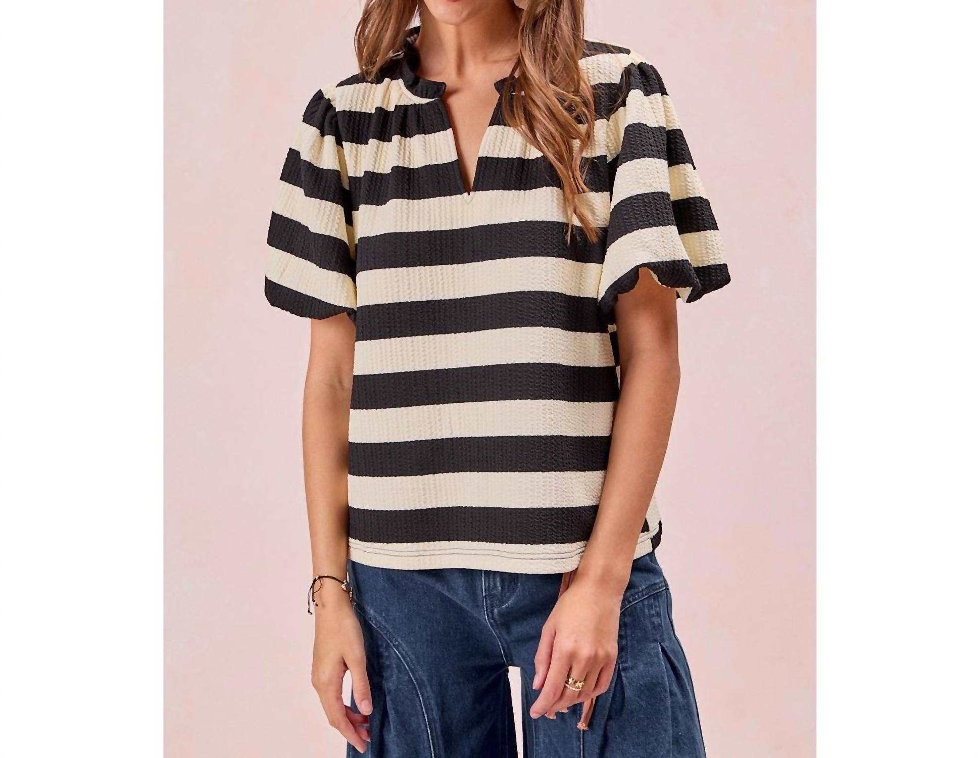 

BiBi Полосатый топ с рукавами-баллонами и V-образным вырезом, рюшами, черно-белый