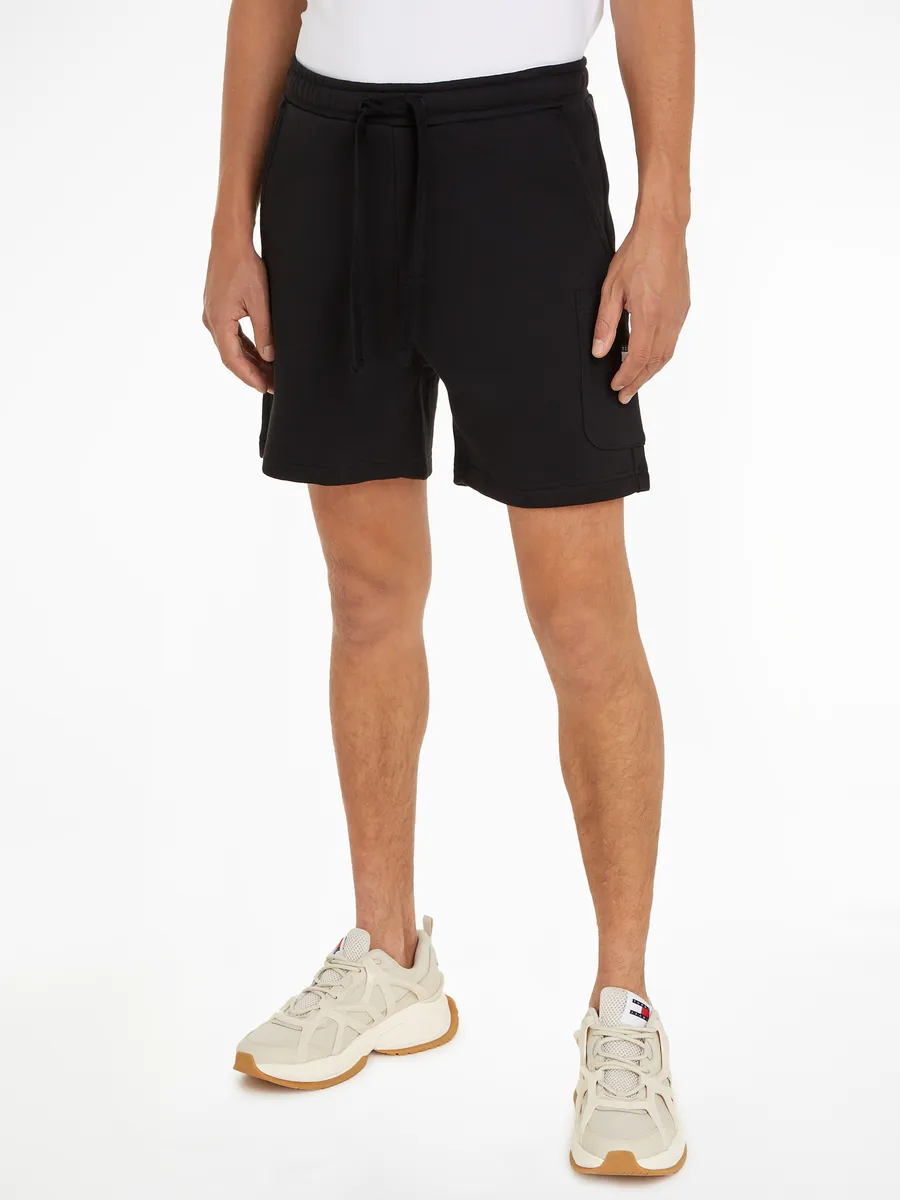 

Шорты карго Tommy Jeans "TJM BADGE CARGO SHORT", с боковым карманом, черный