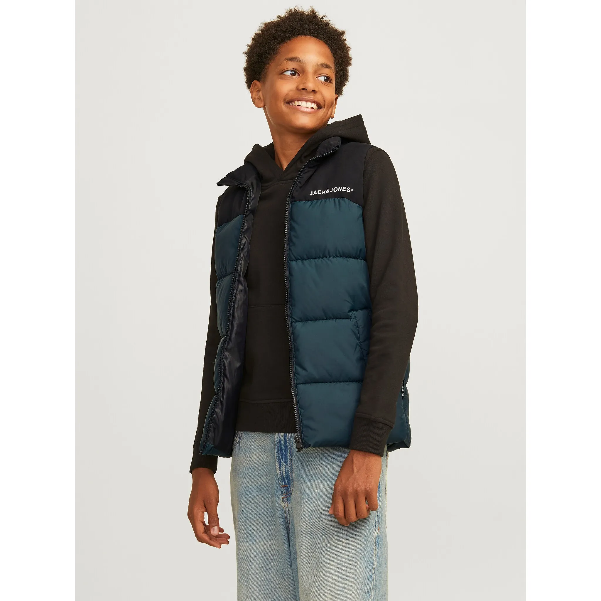 

Короткий жилет для подростков Jack & Jones «JJMOON BODYWARMER STAND COLLAR JNR» Jack & Jones Junior, цвет magical forest