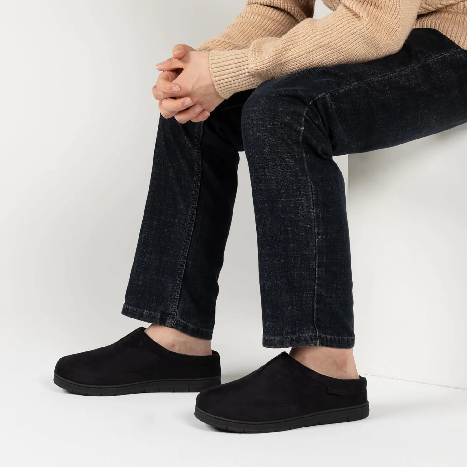 Мужские тапочки RockDove SoftStride из искусственной замши с мемори-пенной стелькой и подошвой для улицы и дома, черный — фото 2