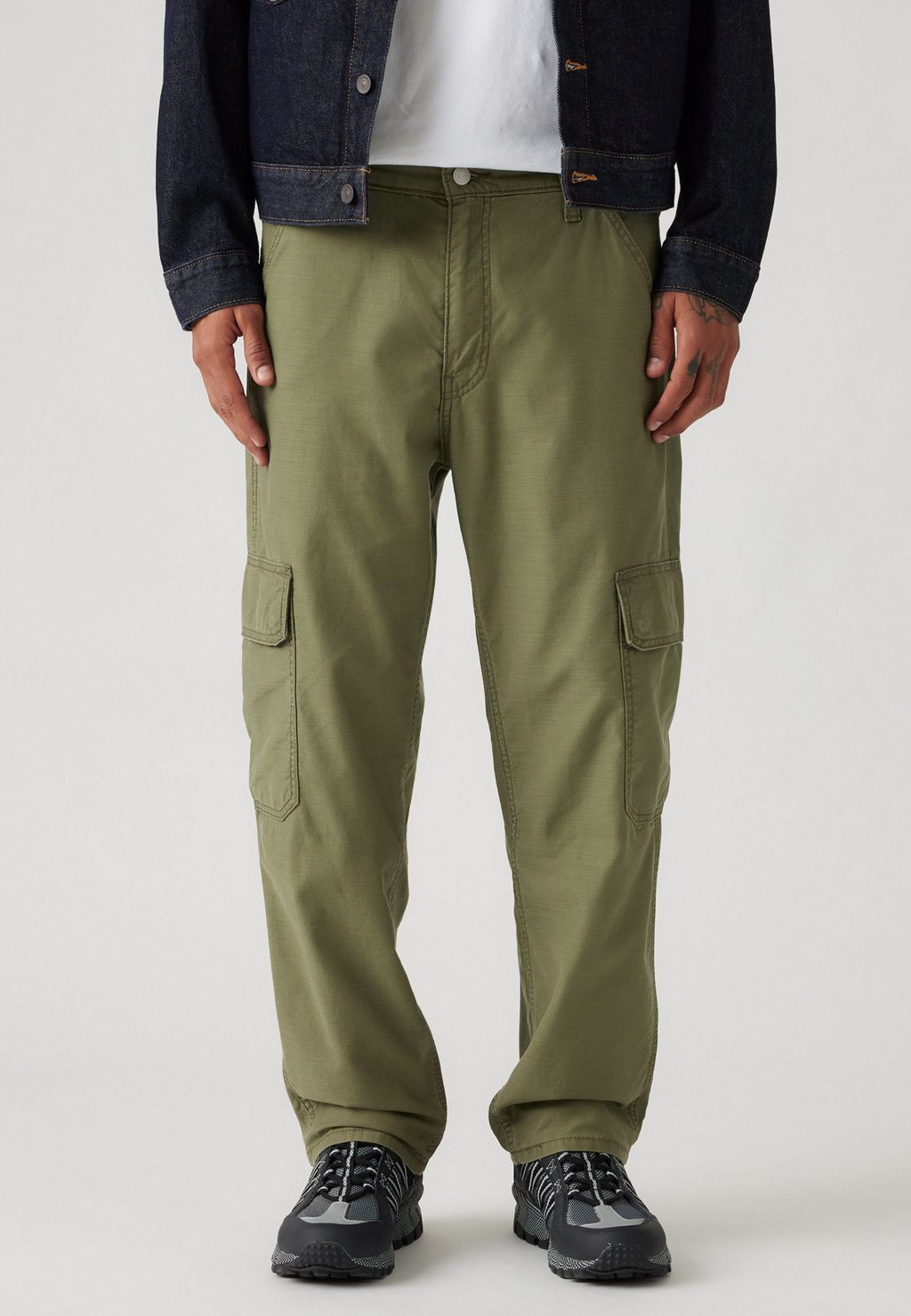 

Джинсы 568 LOOSE STRAIGHT CARGO Levi's, оливковый