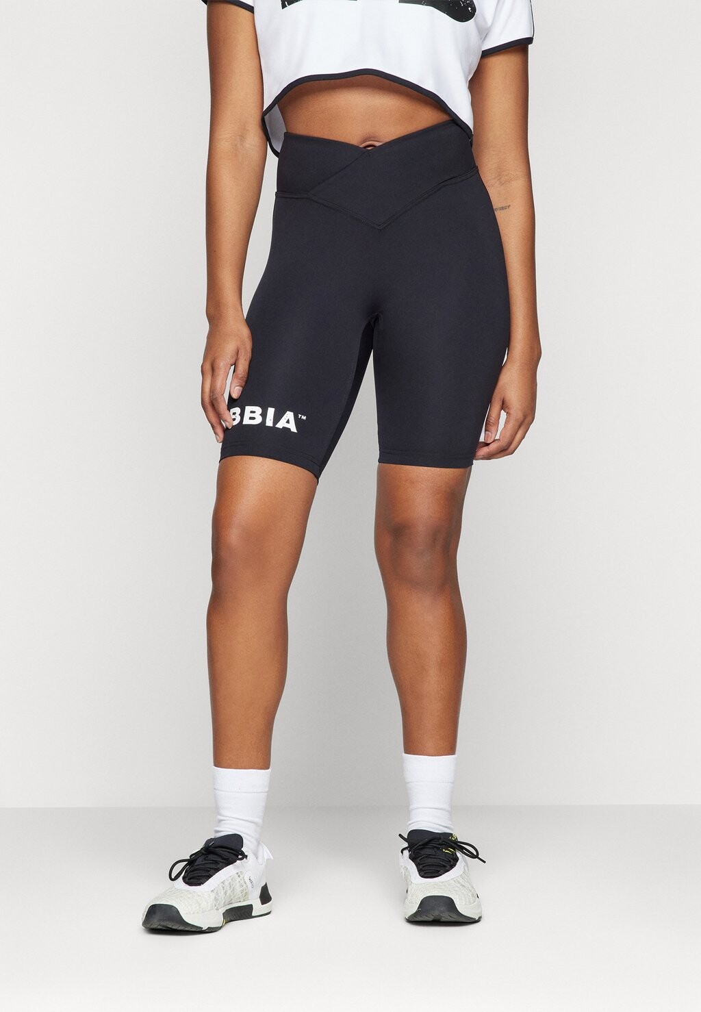 

Леггинсы Crossover Biker Shorts Nebbia, черный