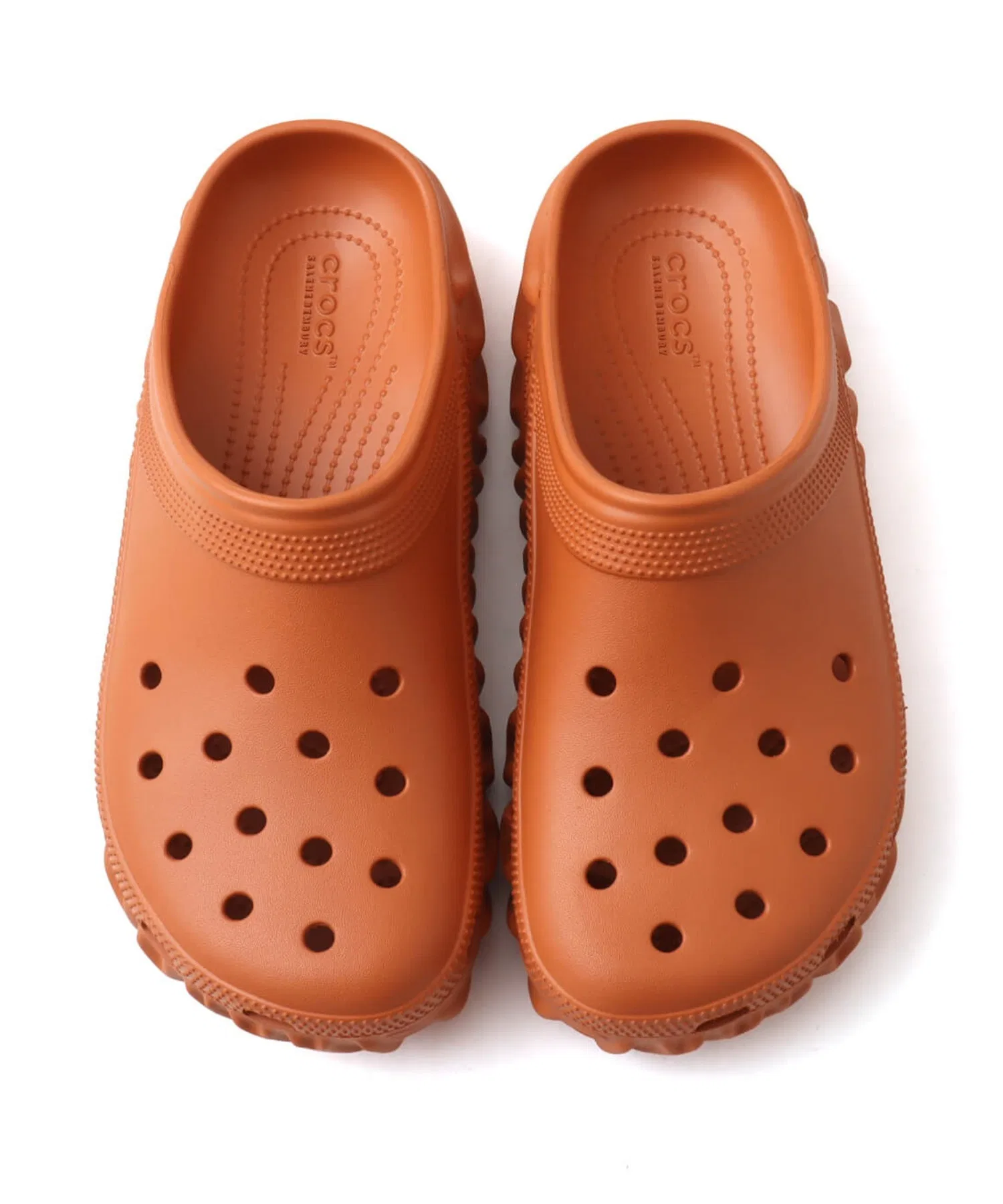 Унисекс сандалии Crocs x Salehe Bembury Saru оранжевые — фото 2