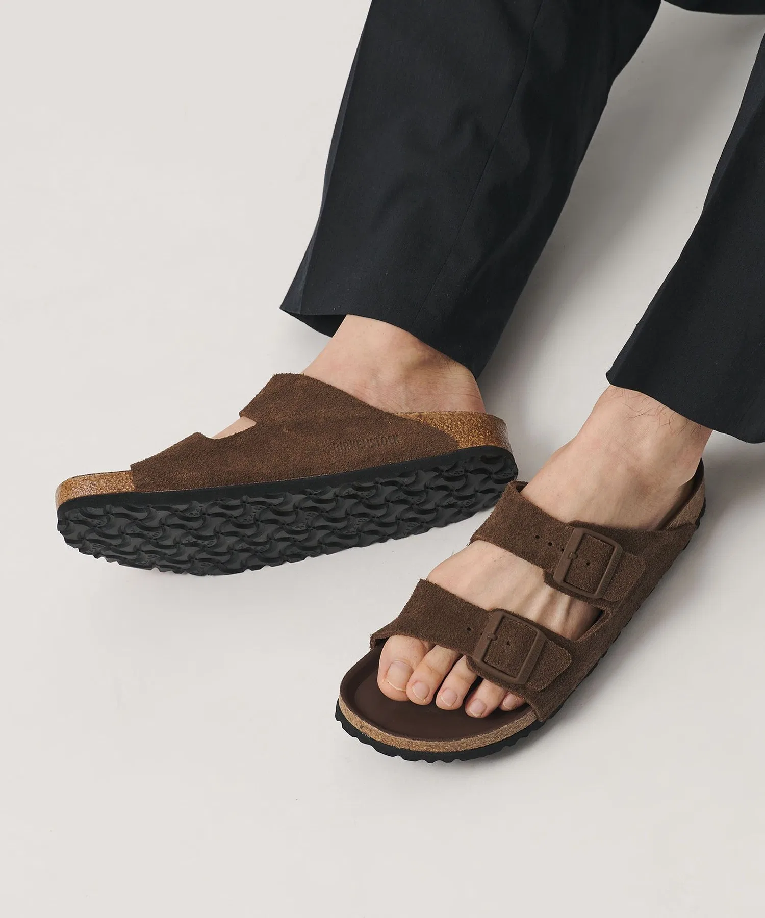 Мужские сандалии Birkenstock Arizona из замши тёмно-коричневого цвета — фото 2