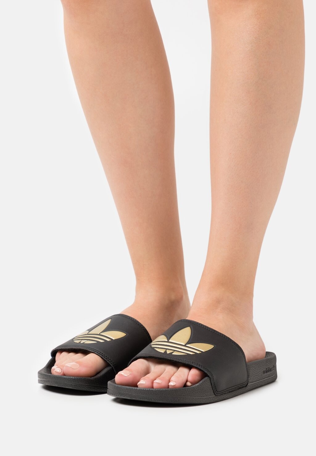Пляжные тапочки и сандалии adidas Originals, черный Adilette Lite