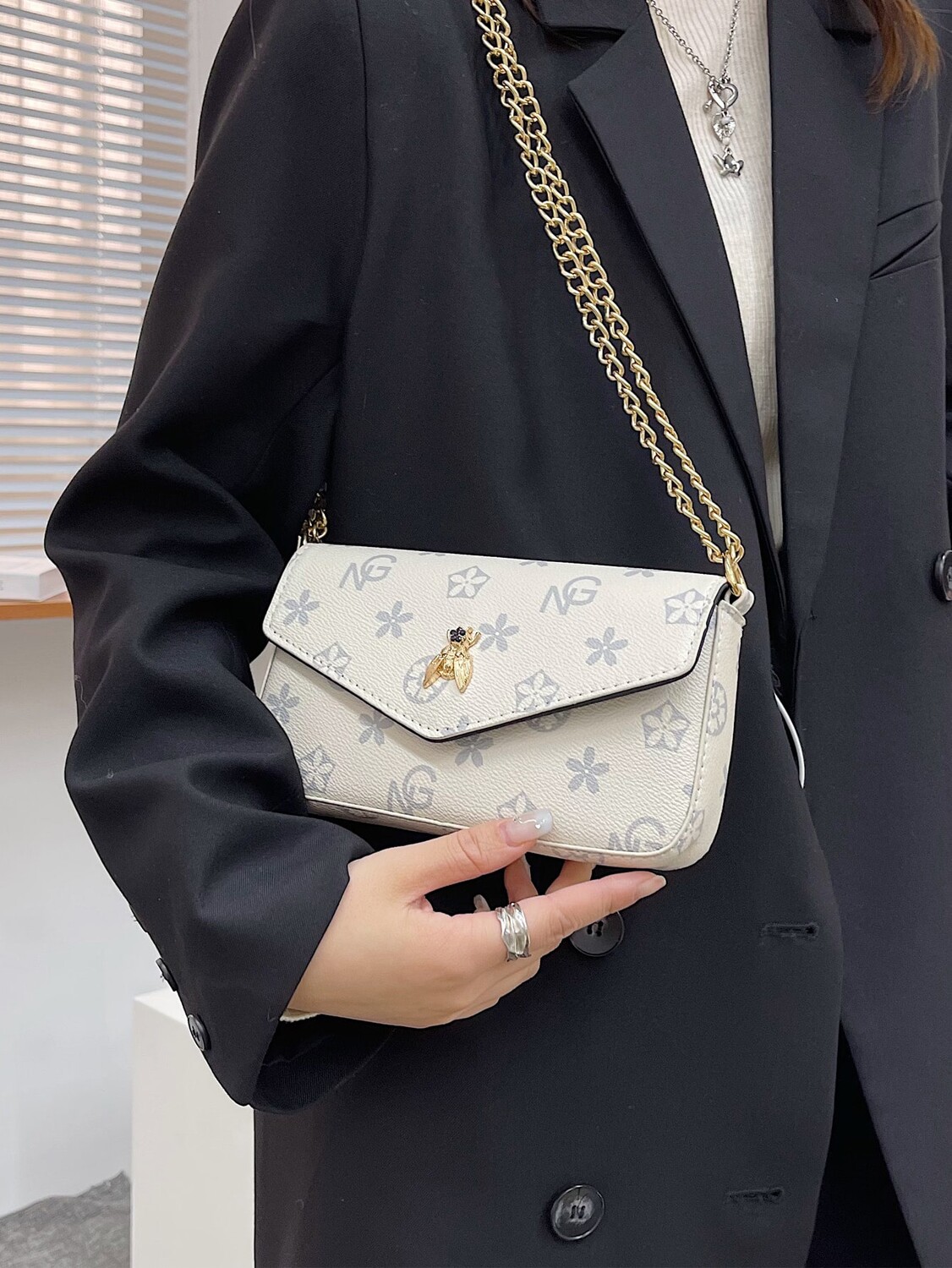 

Модная модная сумка на металлической цепочке, минималистичная винтажная сумка через плечо, квадратная сумка, белый