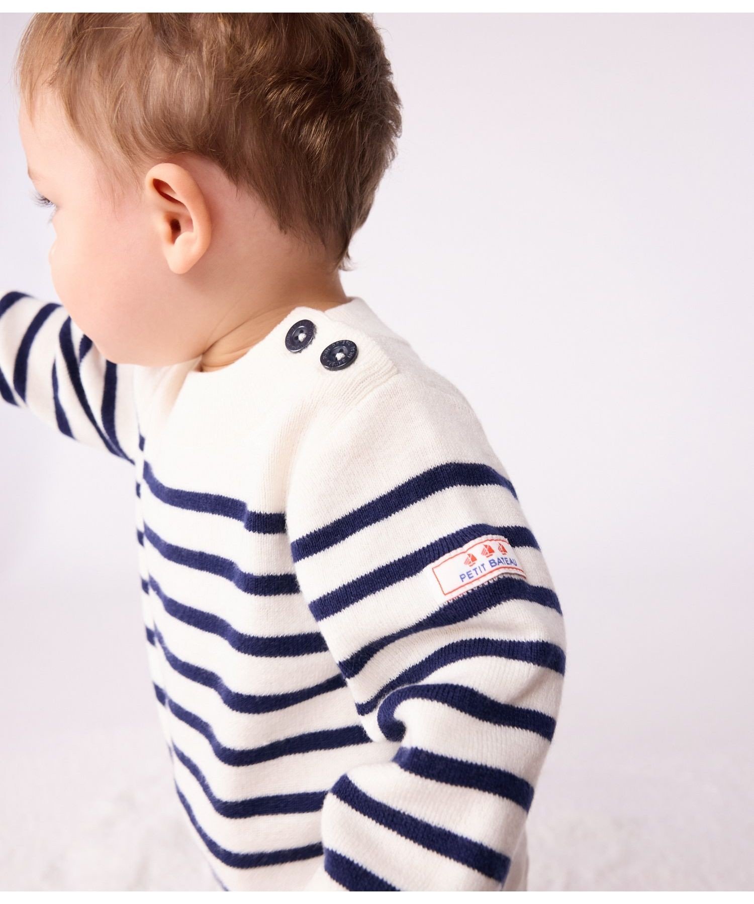 Вязаный пуловер с пуговицами на плечах PETIT BATEAU, Off-white/blue — фото 3
