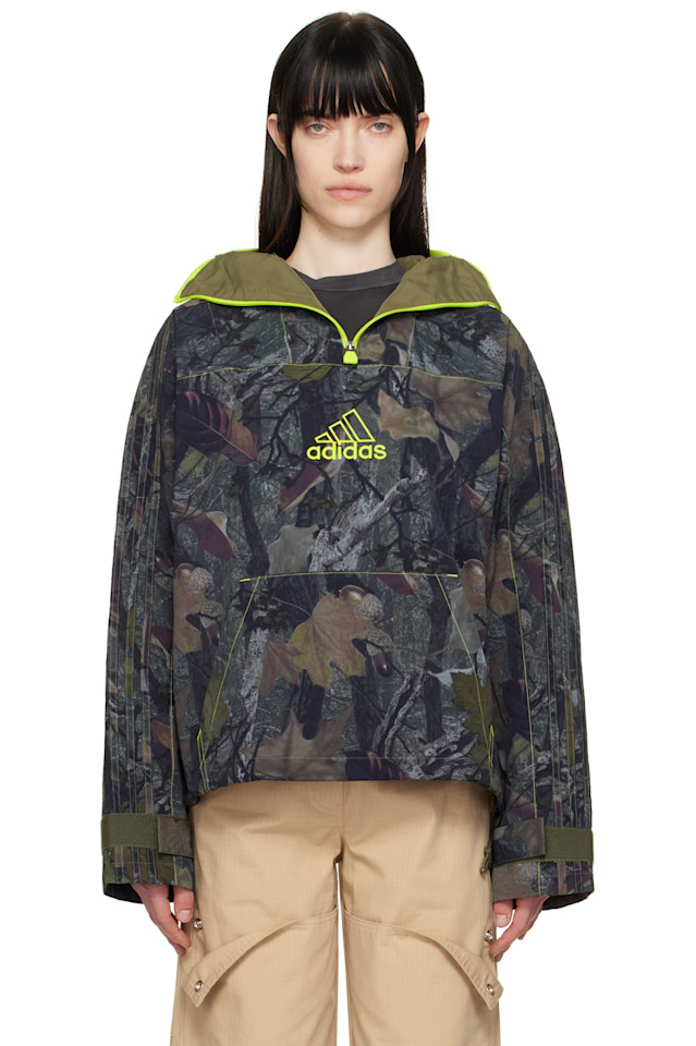 

Камуфляжная куртка Q1 Adidas Originals, зеленый