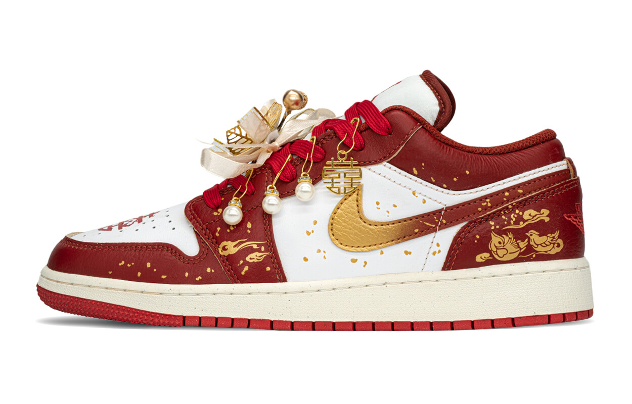 

Кроссовки Air Jordan 1 Kids' Basketball Shoes Grade School, красный