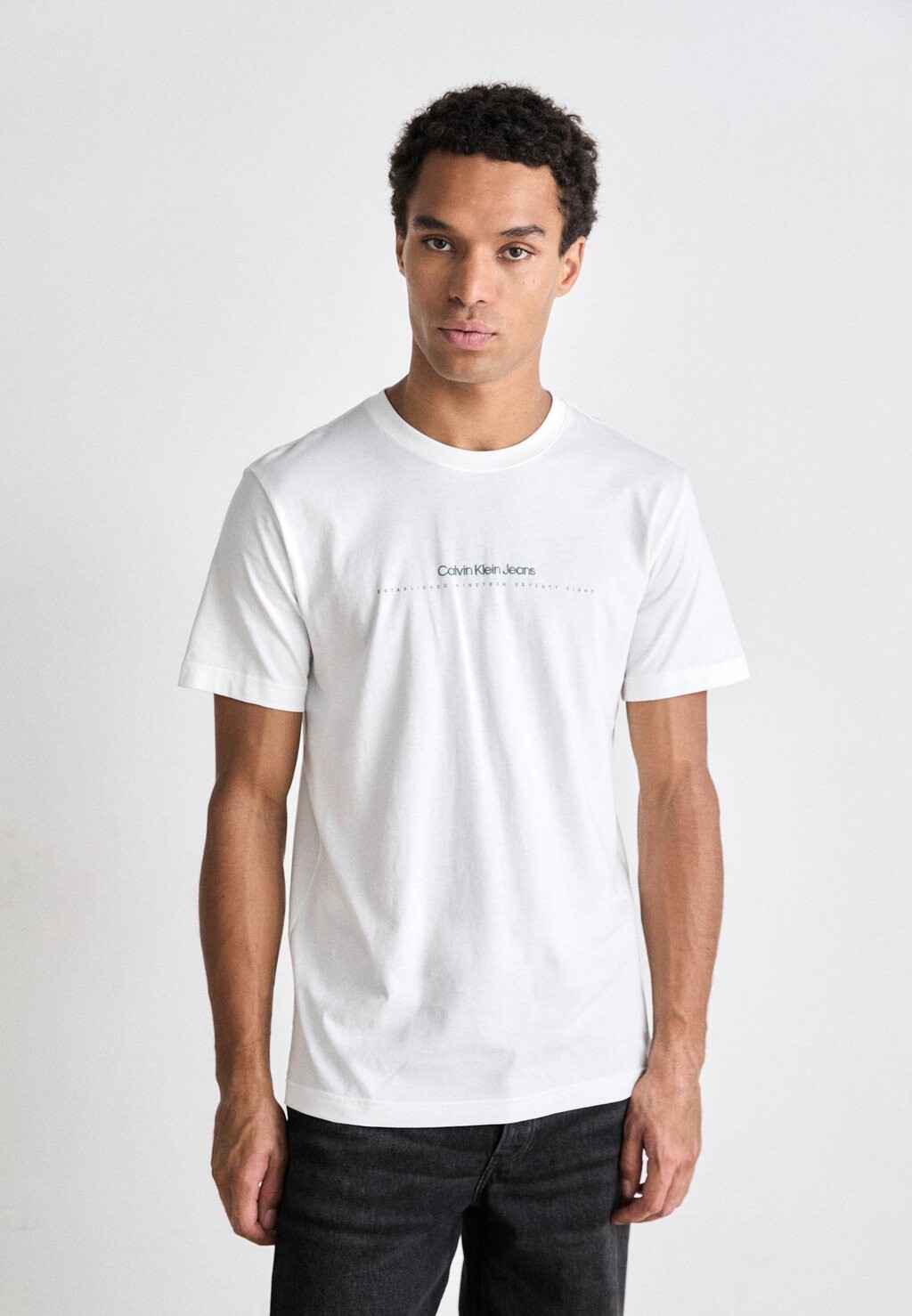 

Базовая футболка MINIMAL LOGO TEE Calvin Klein Jeans, белый