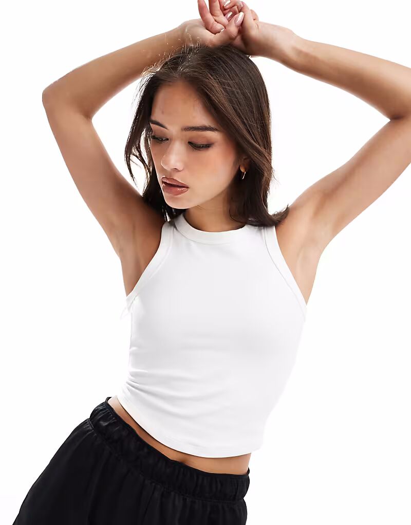 

Укороченная майка Nike One Training Dri-FIT белого цвета