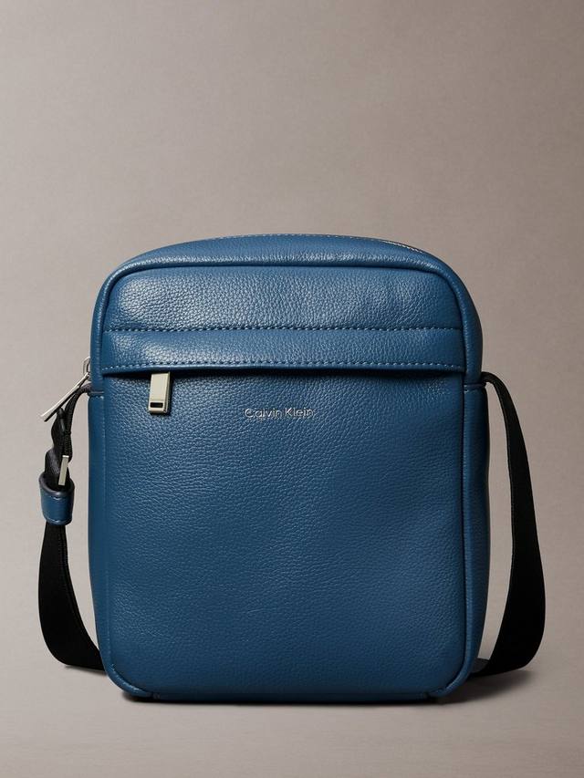 

Сумка-репортер Micro Pebble Calvin Klein, Moonlit Ocean