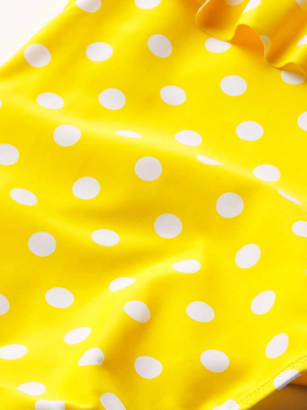 Слитный купальник Kanu Surf Girls' Peggy UPF 50+ для пляжного спорта с открытыми плечами, Dots Yellow — фото 3