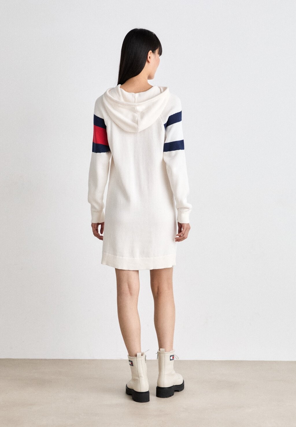 

Платье-джемпер FLAG HOOD DRESS Tommy Jeans, белый