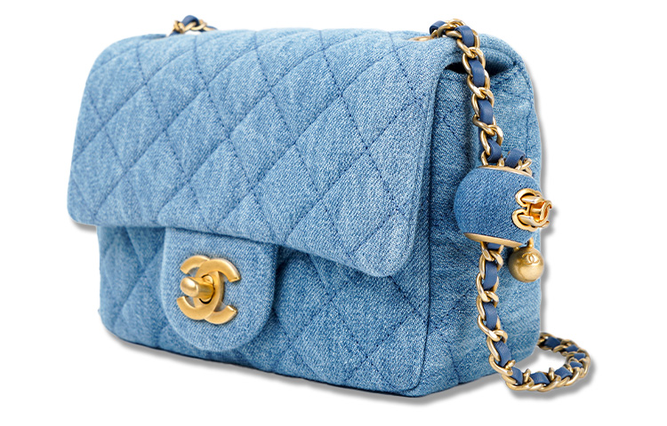 CHANEL Ранневесенняя маленькая золотая шариковая джинсовая сумка через плечо — фото 2