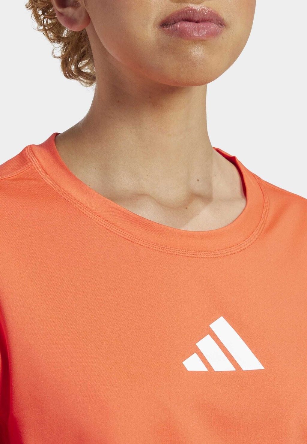 

Спортивная футболка ADAPTIVE TEE adidas, красный