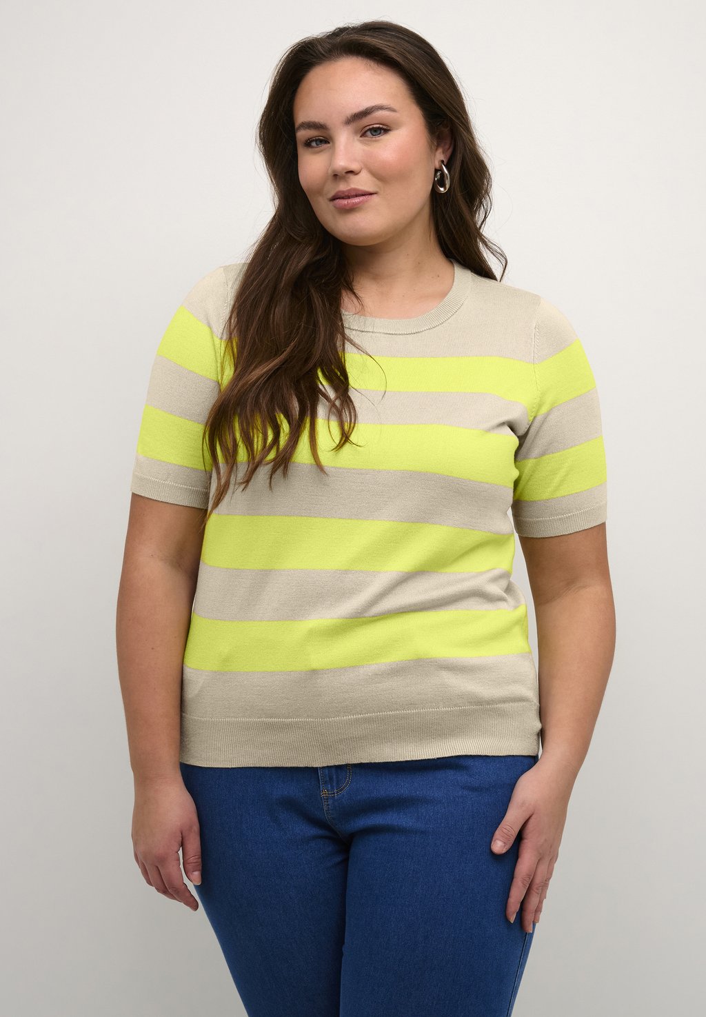 

Футболка с принтом MAJI SHORT SLEEVES Kaffe Curve, цвет feather gray lime bold stripe