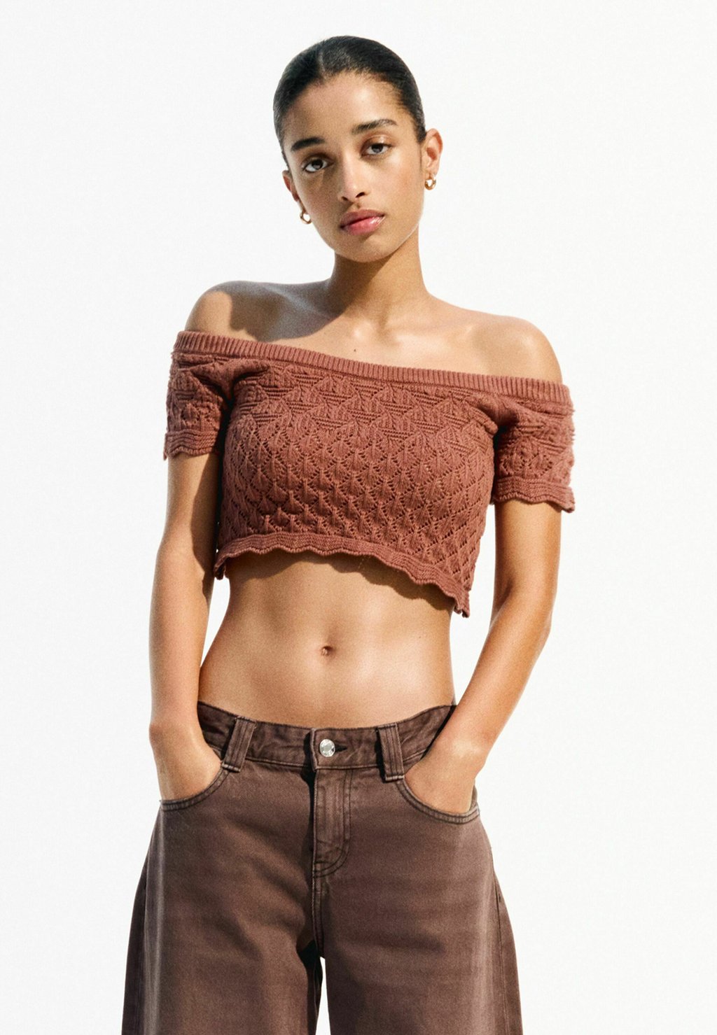 

Базовая футболка RUSTIC SHORT SLEEVE BARDOT Bershka, темно-коричневый