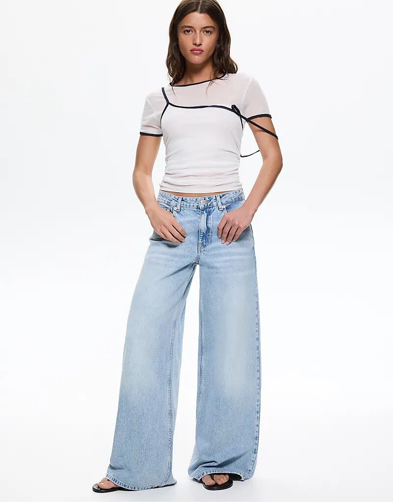 

Джинсы Pull&Bear с заниженной талией и широкими штанинами бледно-голубого цвета