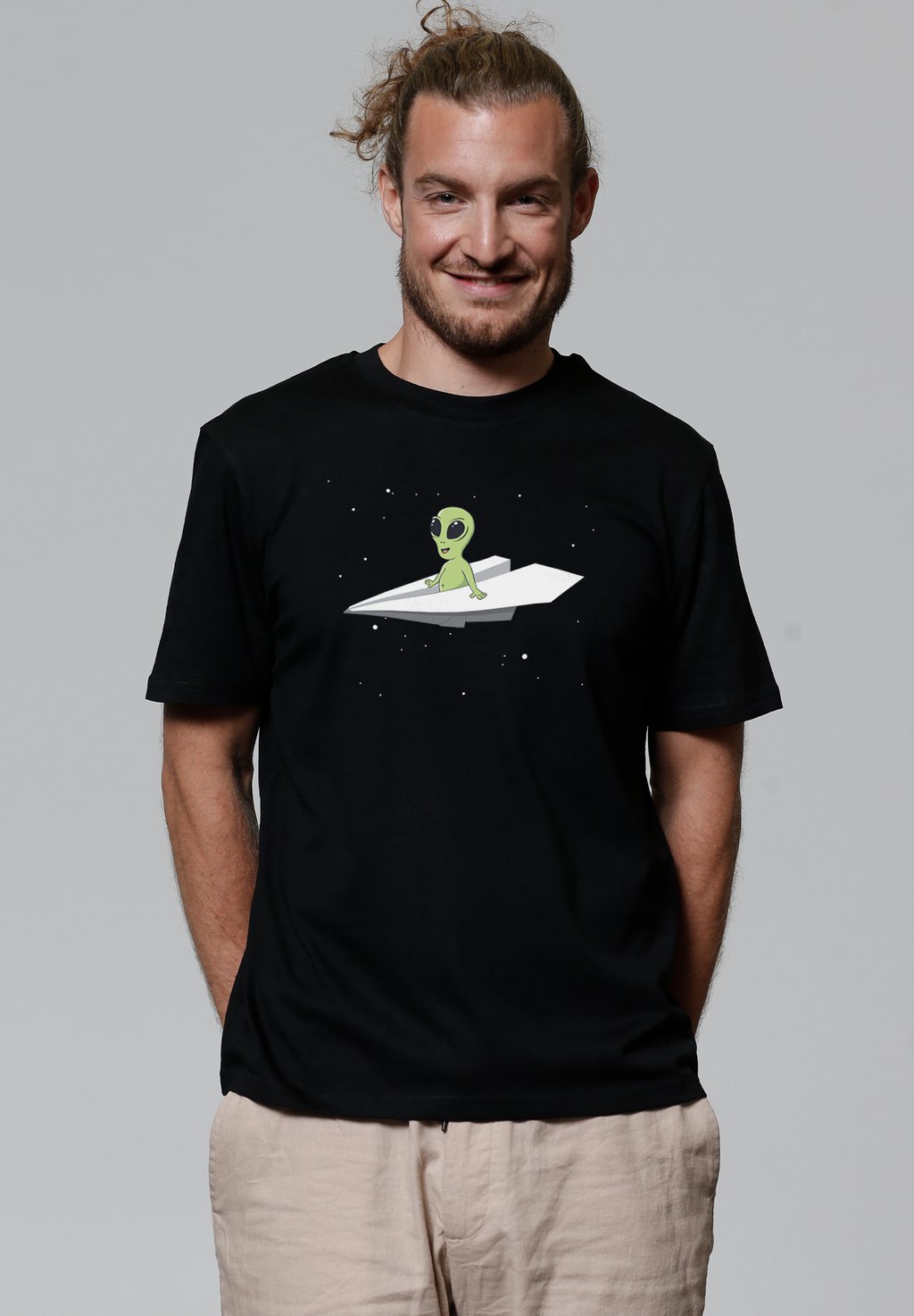 

Футболка с принтом ALIEN ON A PAPER PLANE watapparel, черный
