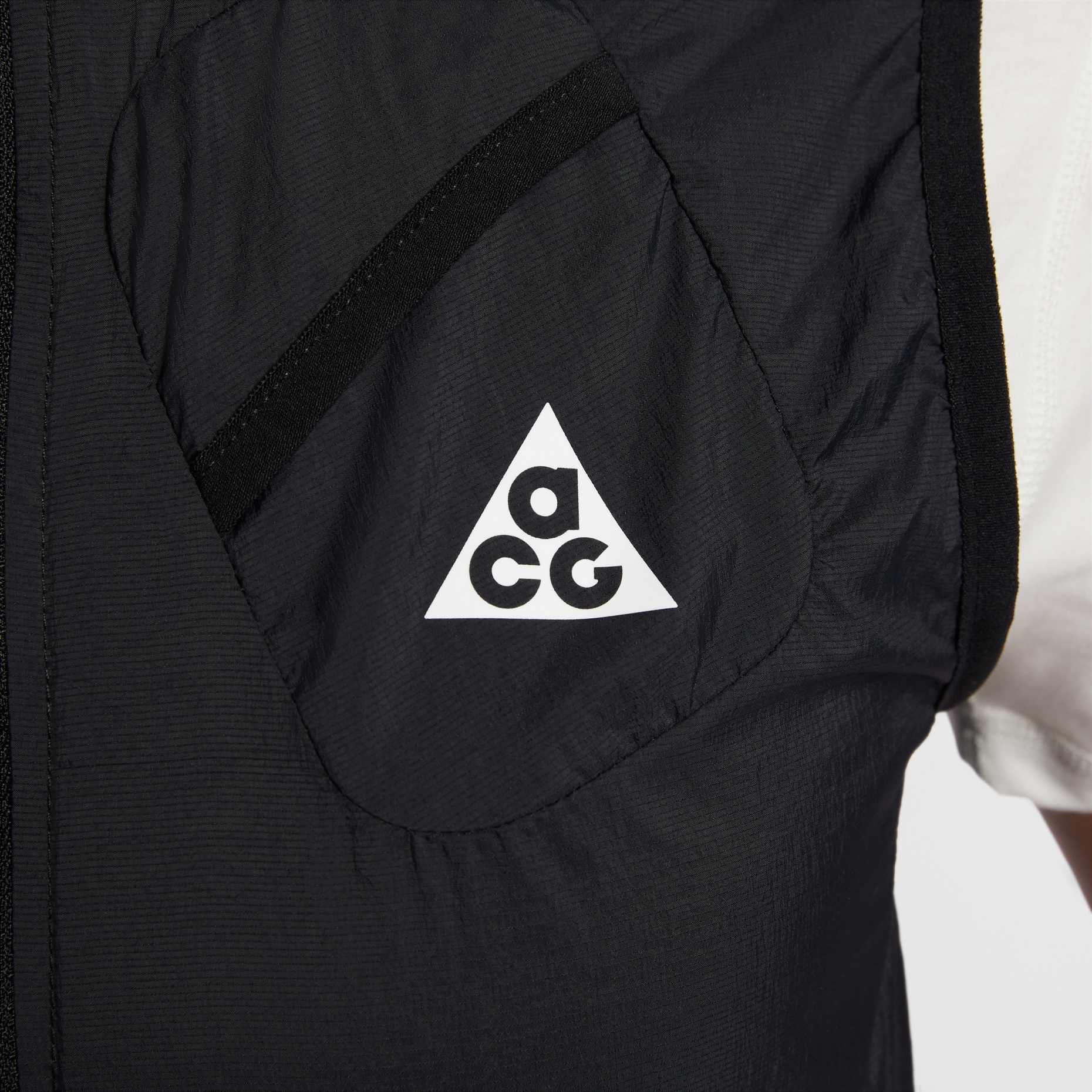 (WMNS) Беговая жилетка Nike ACG Trail Running Vest, черная — фото 3