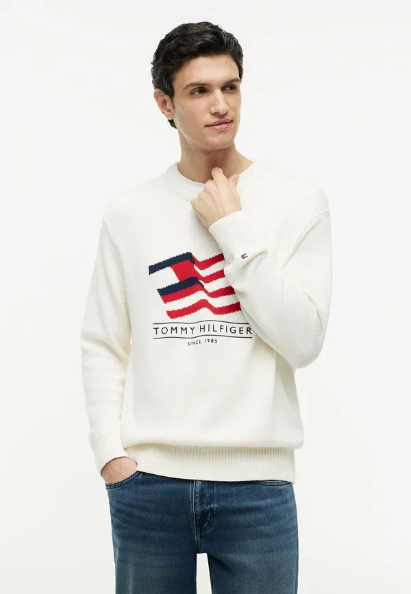 Джемпер Tommy Hilfiger Intarsia flag relaxed crew neck jumper, цвет слоновая кость