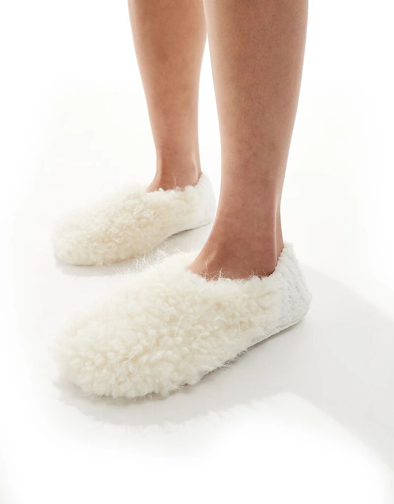 

Удобные пушистые носки-тапочки в стиле «монгольская тапочка» кремового цвета