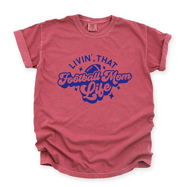 

Футболка Livin' that football mom life garment dyed Simply Sage Market, Crimson