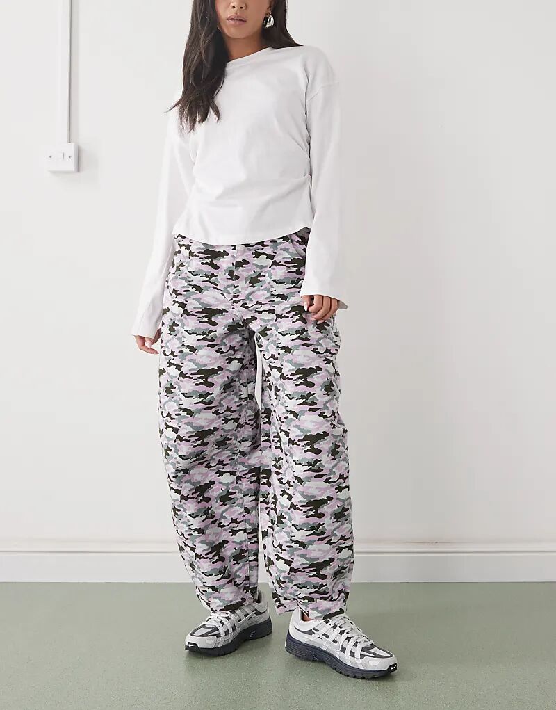 

Джинсы-баллоны COLLUSION XL в розовом камуфляже