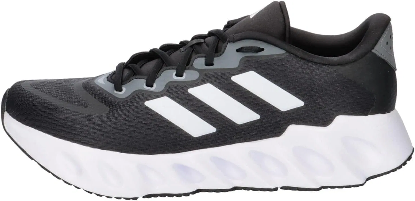 Мужские беговые кроссовки Adidas Switch FWD, Core Black Cloud White Halo Silver — фото 2