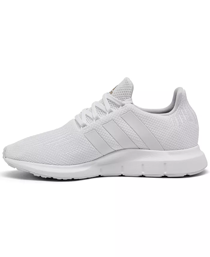 Женские повседневные кроссовки Swift Run 1.0 от Finish Line adidas, белый — фото 3