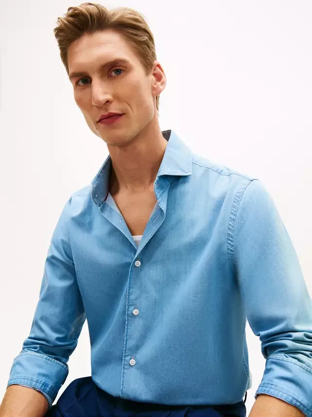 Хлопковая приталенная рубашка с отложным воротником, светло-голубая Tommy Hilfiger — фото 4