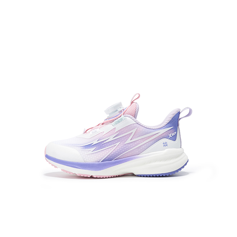 

XTEP Коллекция Fire Shoe. Амортизирующие, износостойкие, дышащие, низкие детские кроссовки для бега. Белые, розовые, фиолетовые.