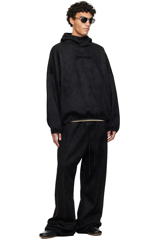 Fear Of God Essentials Черные спортивные штаны из искусственной замши с расклешенной юбкой для отдыха — фото 4
