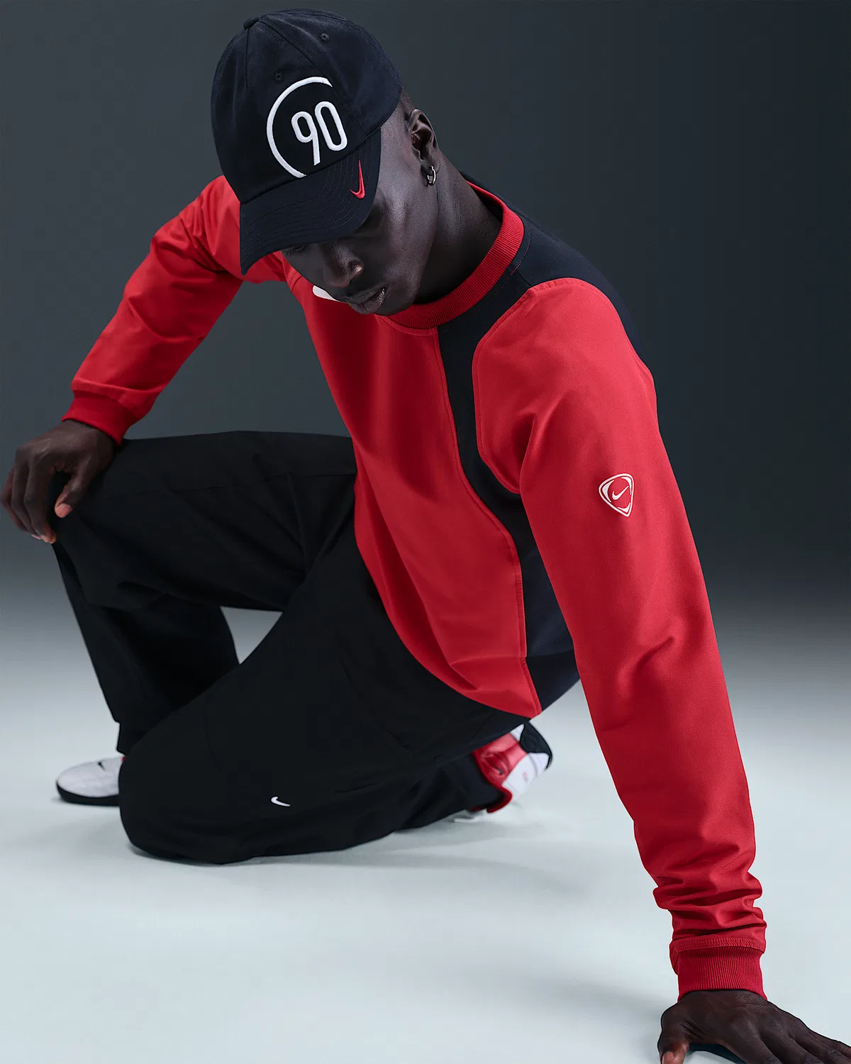 Мужская футболка Nike Total 90 Repel с круглым вырезом, Gym Red/Black/Sail — фото 3