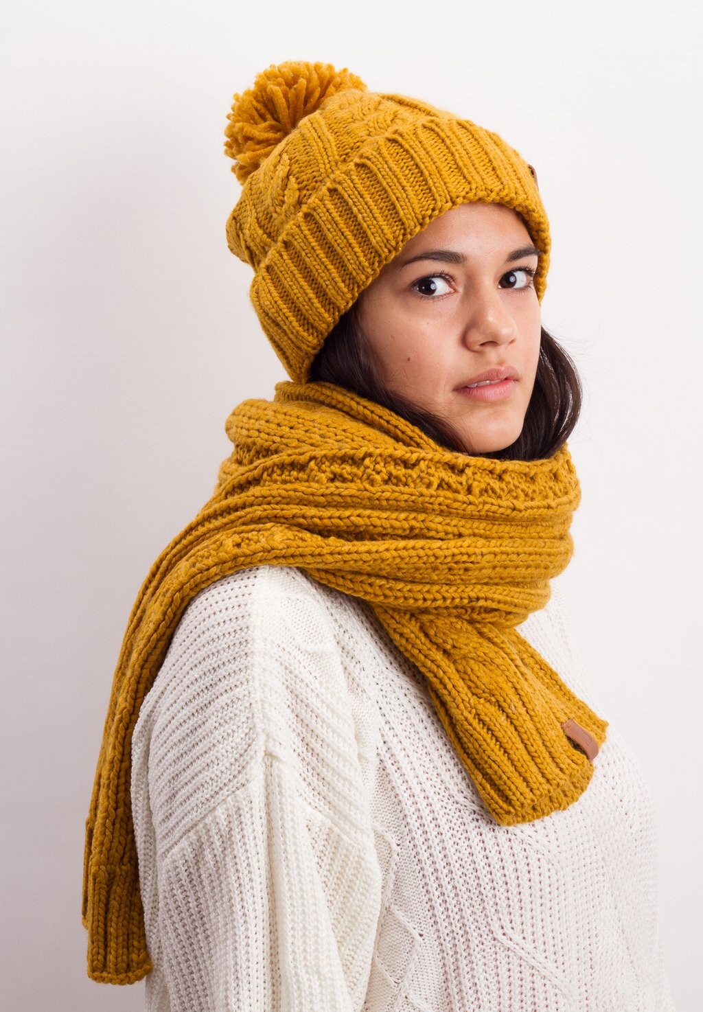 

Шапка ROUGH Manufaktur13, цвет mustard