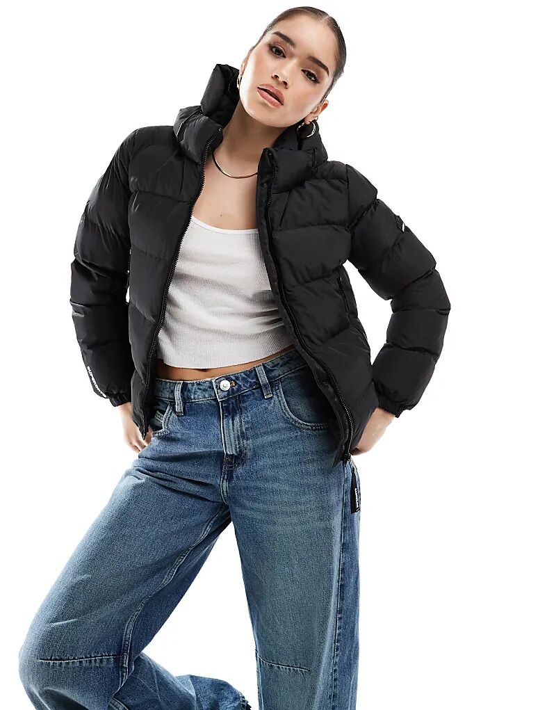 

Спортивная стеганая куртка с капюшоном черного цвета Superdry