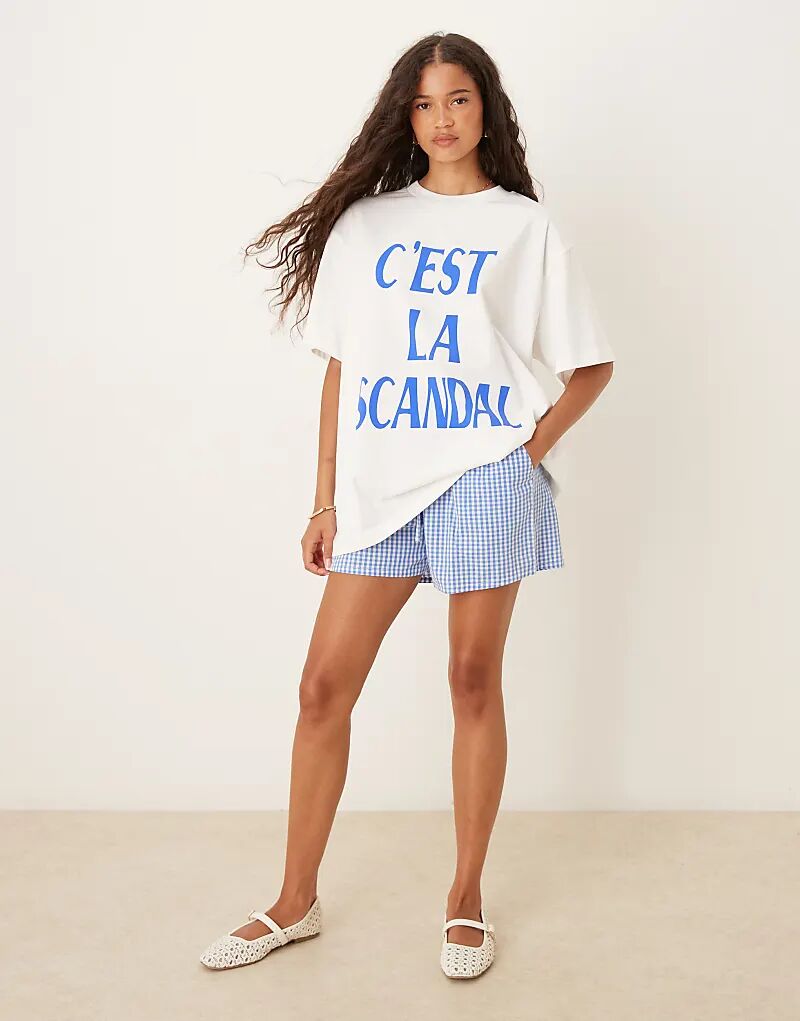

Футболка ASOS DESIGN свободного кроя с принтом «c'est la scandal» кремового цвета
